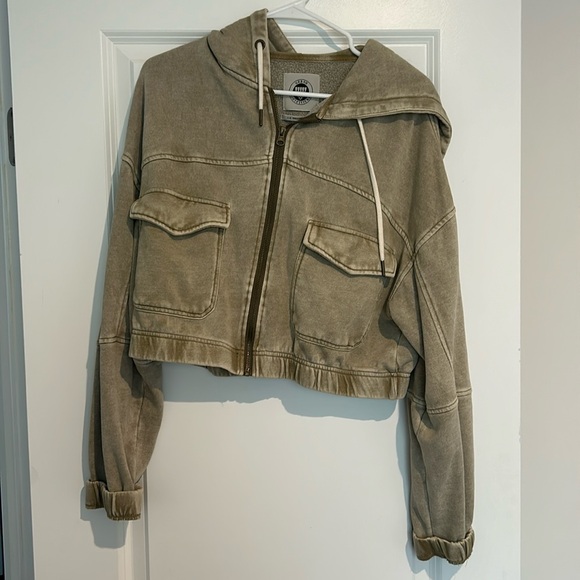 Urban Outfitters Jackets & Blazers - UO Yogi Fleece Cropped Hoodie Sweatshirt